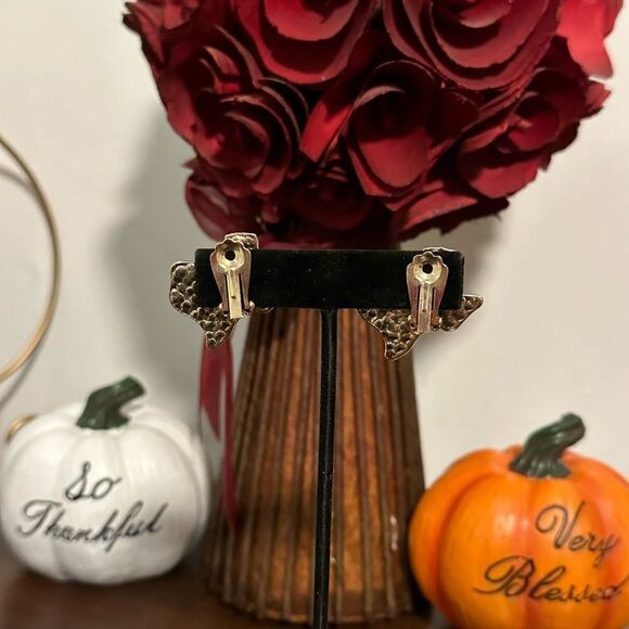 Vtg Texas State Shape Clip On Earrings Gold Tone Longhorn Bull Star Oil Pat Pend - Picture 3 of 3